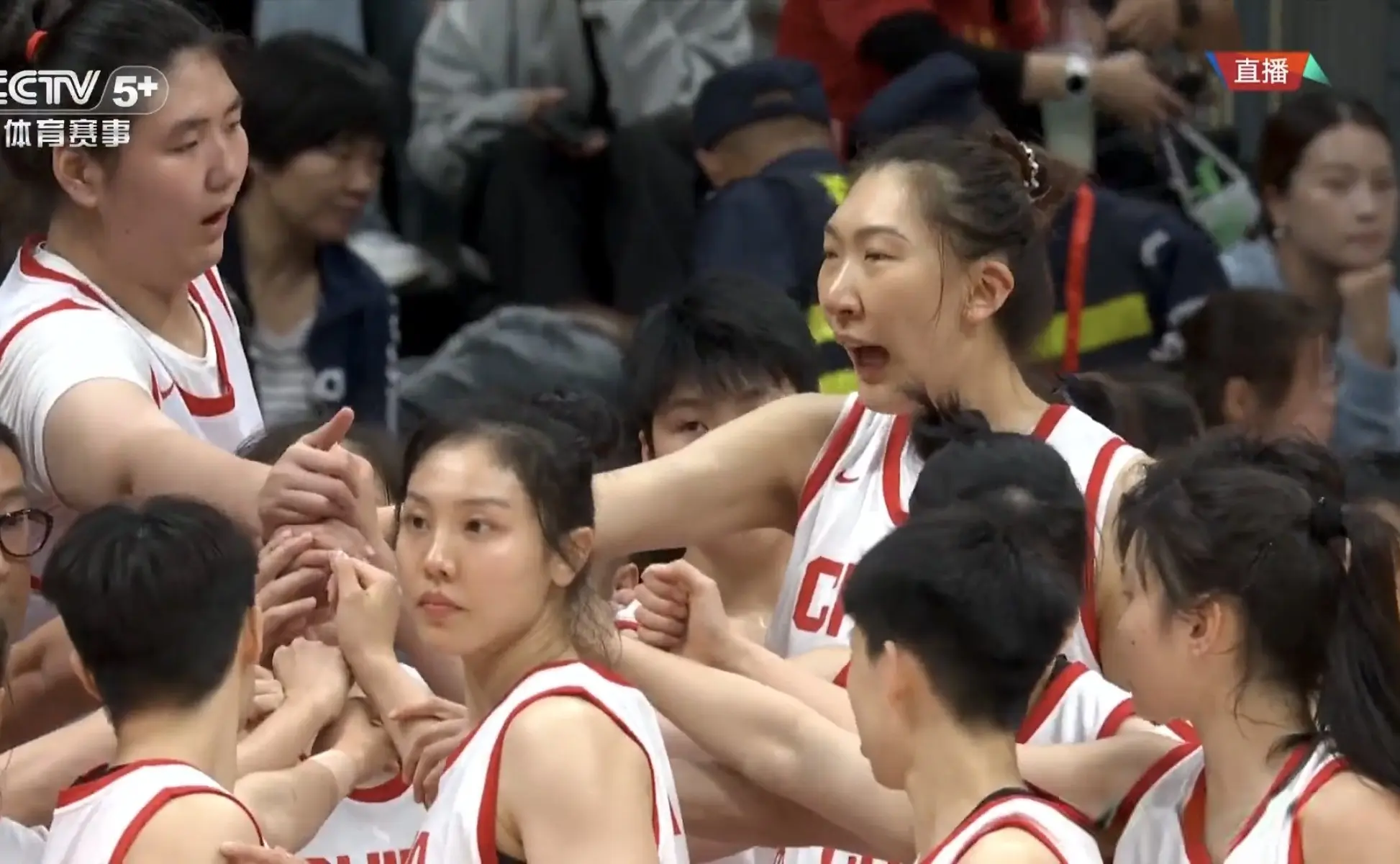 则在这些球, 队参加, 支球队参与