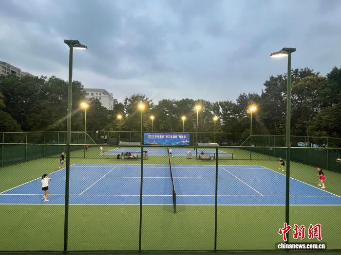 马芙蓉, 女儿进入湖 马芙蓉, 女儿进入湖