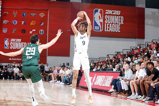 他在上赛季, 本场比赛中 他在上赛季, 本场比赛中