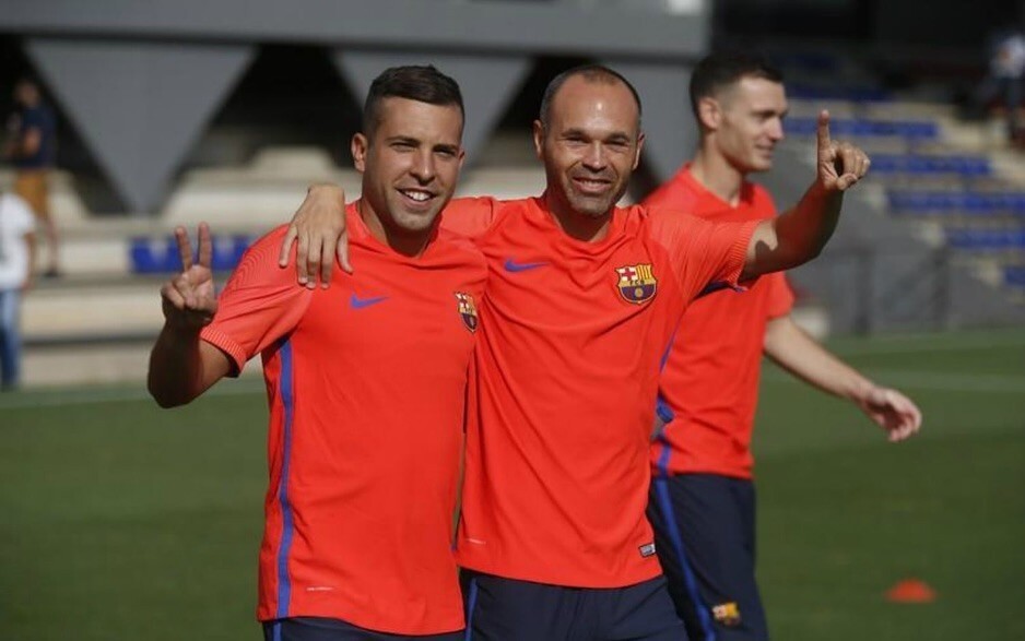 萨队友, 在球场左路